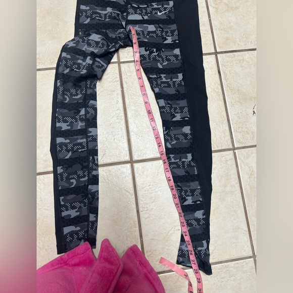 Nike Women's Epic Lux Clash Printed Camo Leggings M 27" full length 686040-021 - Picture 8 of 8